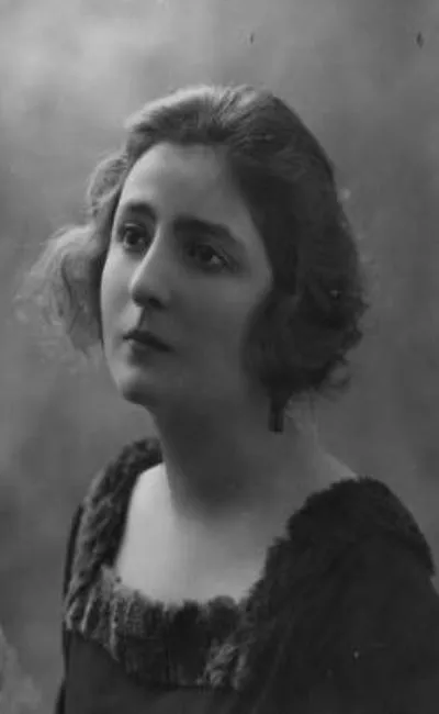 Hélène Darly